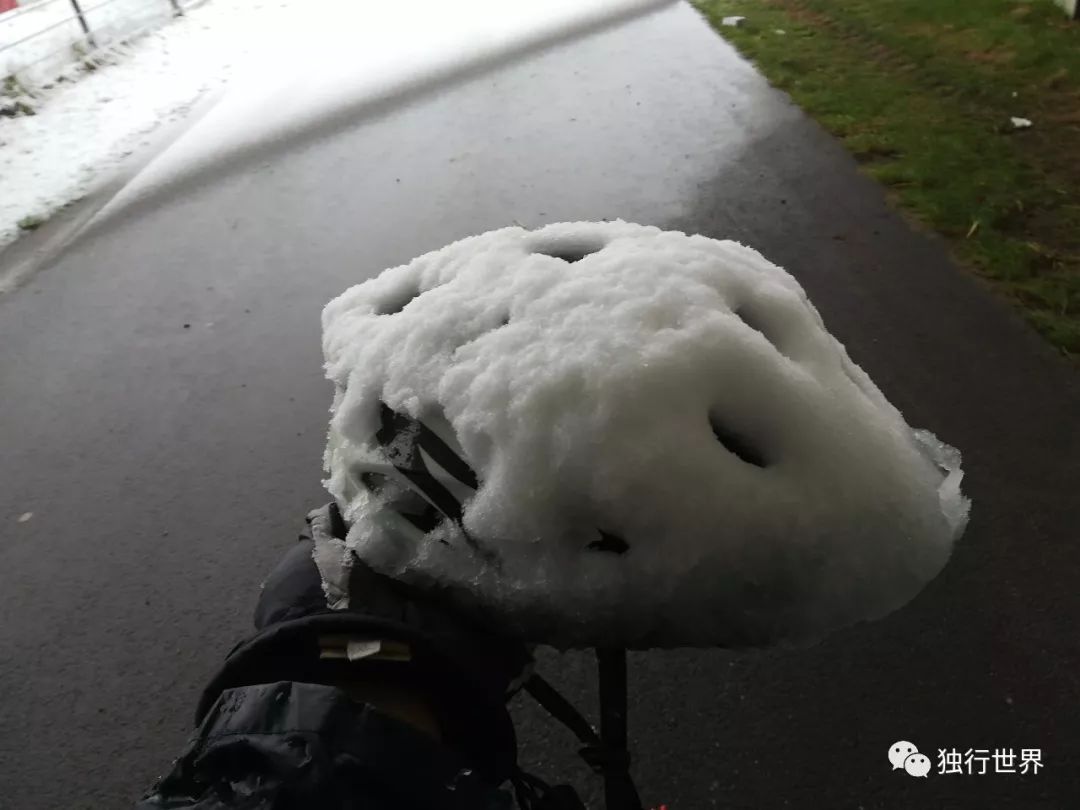 当你还在为生活抱怨,当你还在抱怨生活不易的时候