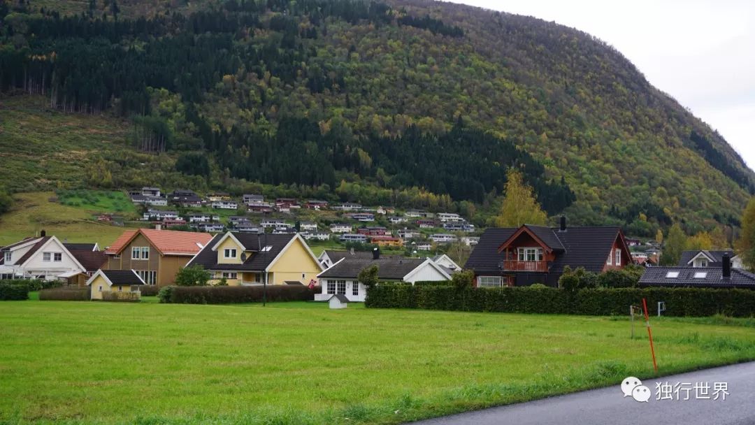 当你还在为生活抱怨,当你还在抱怨生活不易的时候