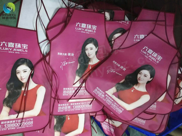 六喜珠宝宣传用广告围裙是什么材质制作的