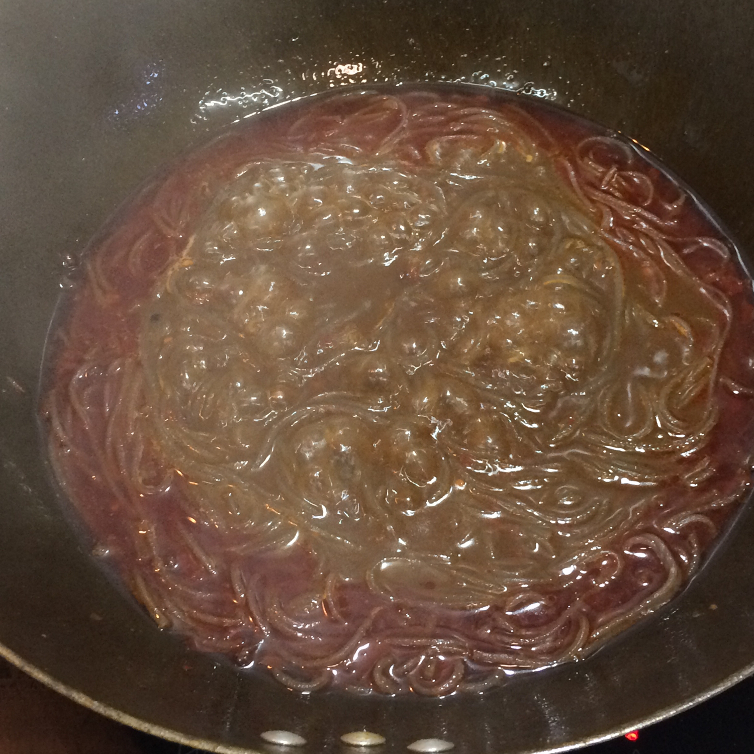 在家里就能做的麻辣烫非常好吃,自己做麻辣烫一锅18块能够5个人吃