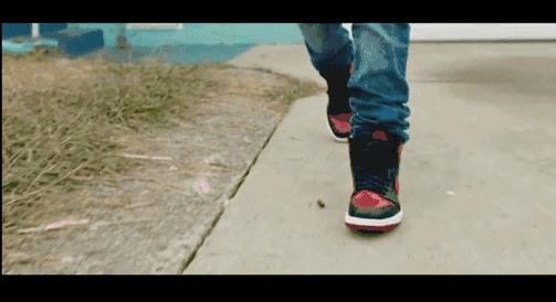 尊严不是一双球鞋能给你的，自强才最重要，看完《KICKS》我哭了