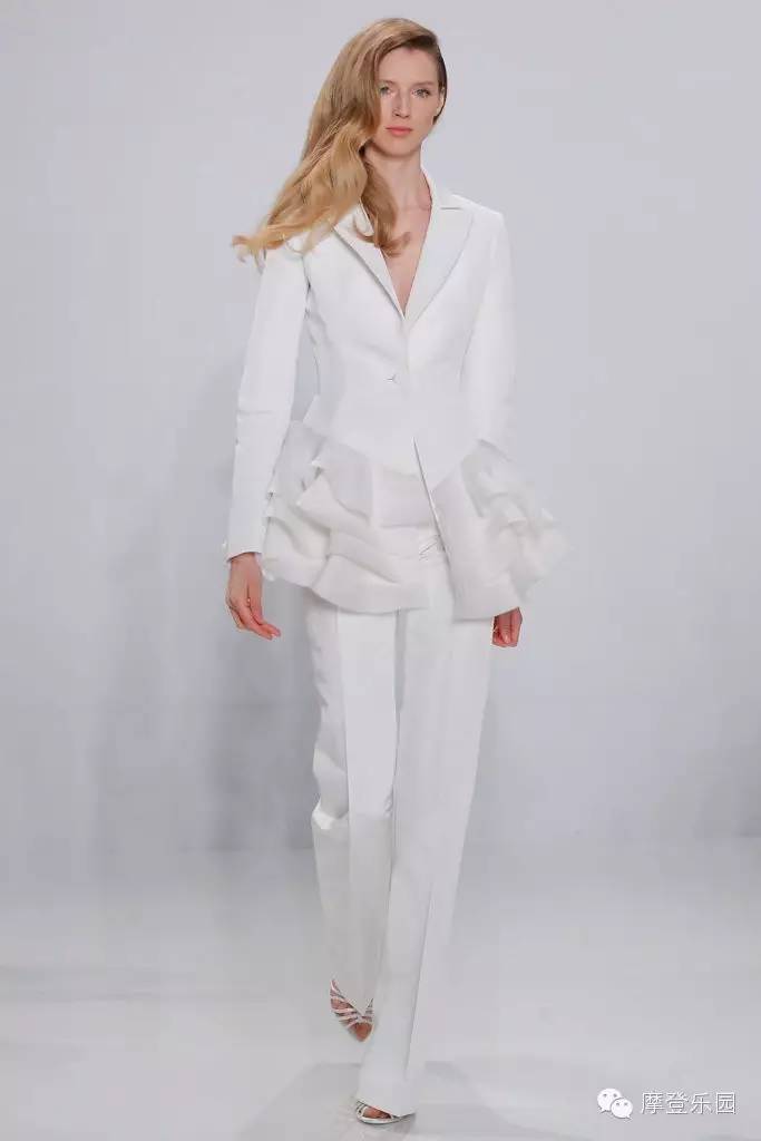 两地办婚礼能够穿两次婚纱吗,婚礼能够穿露脚的婚纱吗