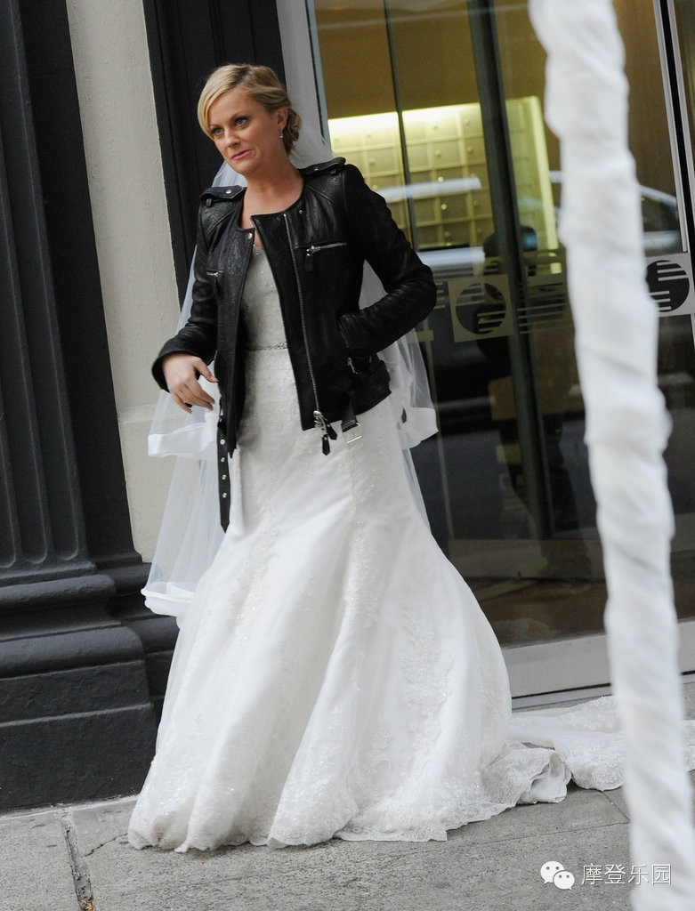 两地办婚礼能够穿两次婚纱吗,婚礼能够穿露脚的婚纱吗