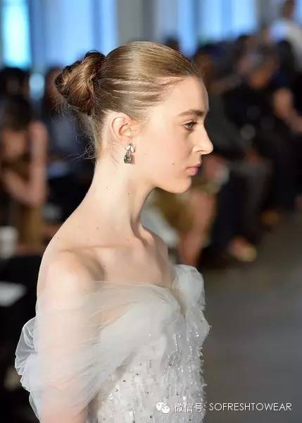 现在结婚流行穿什么的婚纱,2020最流行的婚礼婚纱款式