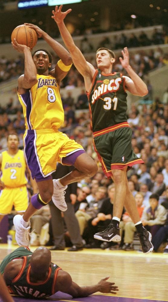 传奇落幕——科比职业生涯赛场球鞋完全回顾