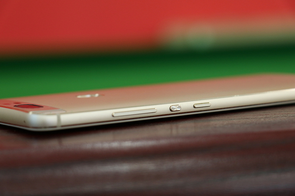 荣耀v82k屏更舒适吗,荣耀v8游戏怎样