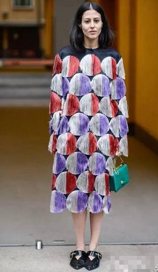 平底鞋还是带点跟的好,平底鞋好看还是粗跟好看