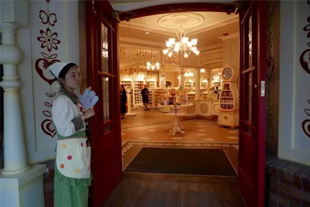 上海迪士尼官方导览第一天，我们收获了如下游园技巧