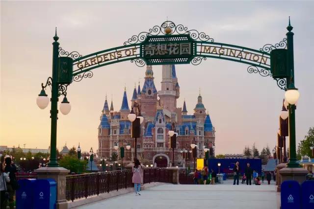 上海迪士尼官方导览第一天，我们收获了如下游园技巧