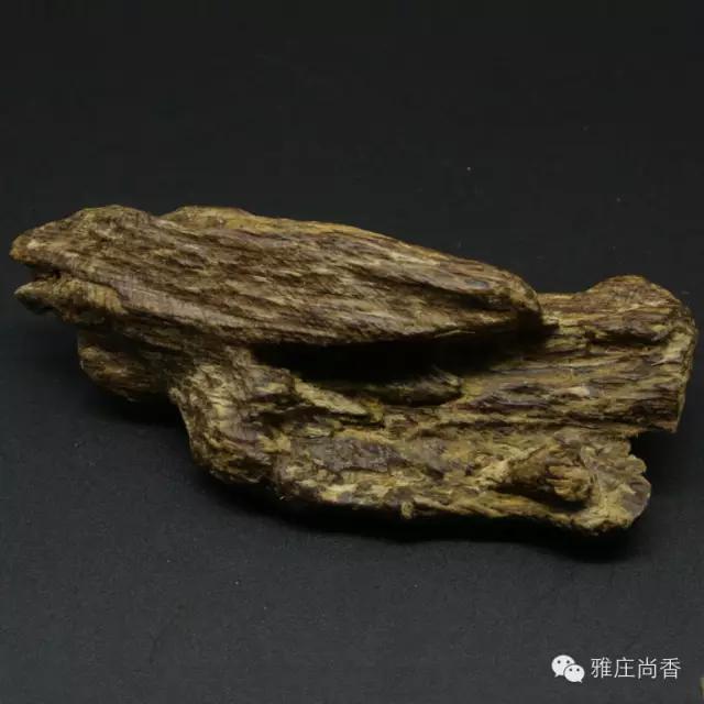 点燃一支沉香睡个好觉,夜晚点一支沉香入眠