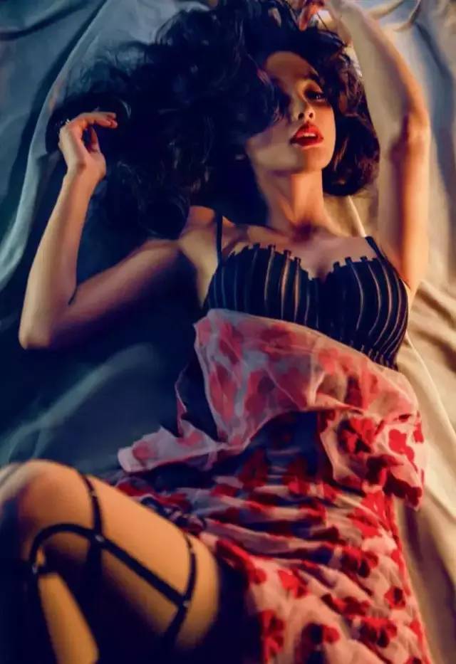 鏈湡鏃跺皻鏉傚織灏侀潰,鏃跺皻鏉傚織灏侀潰2016