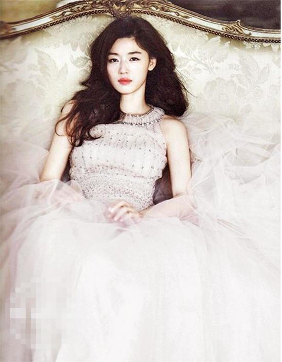 全智贤穿衣特别电视剧片段,杨幂隔空撞衫韩国女神全智贤