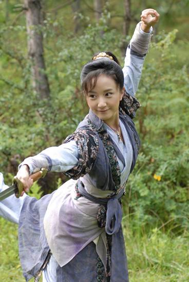 她16岁出道，19岁*款贷**养家，虽演技不俗，却一直不温不火