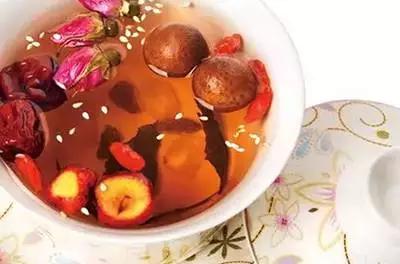 经期玫瑰花茶,合适女性的玫瑰花养生茶