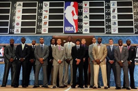 三年前的库里,库里四年前的视频