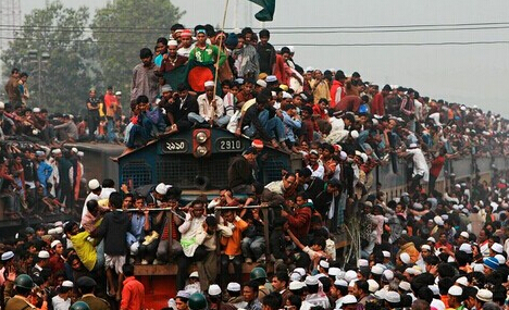 男子见远房亲戚貌美如花，支开其丈夫欲猥琐惨遭阉割