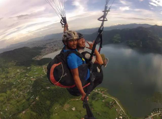 旅行叫他变沧桑，也叫他犯二，但还是死性不改