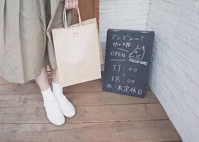 十大小白鞋轻奢品牌,好看又不烂的小白鞋牌子