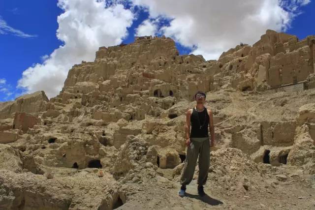 旅行叫他变沧桑，也叫他犯二，但还是死性不改