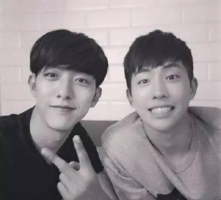 韩娱圈不是亲戚关系长相却胜似双胞胎的爱豆有哪些？