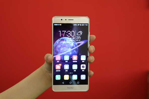 荣耀v82k屏更舒适吗,荣耀v8游戏怎样