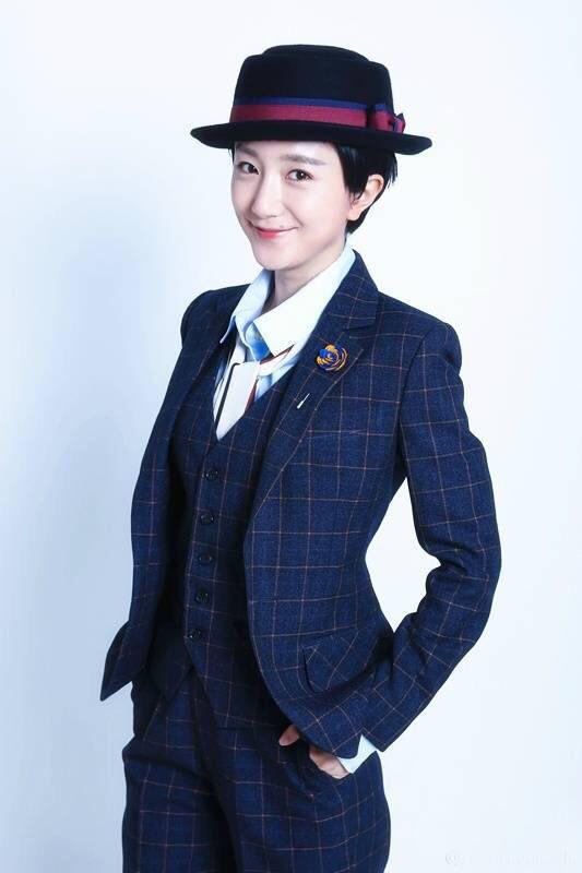 她16岁出道，19岁*款贷**养家，虽演技不俗，却一直不温不火