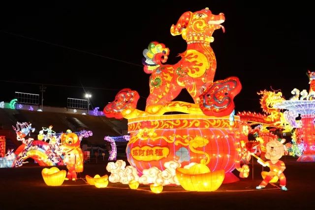 超级独家小编带你去灯会内场探秘,超级灯会都有啥表演活动