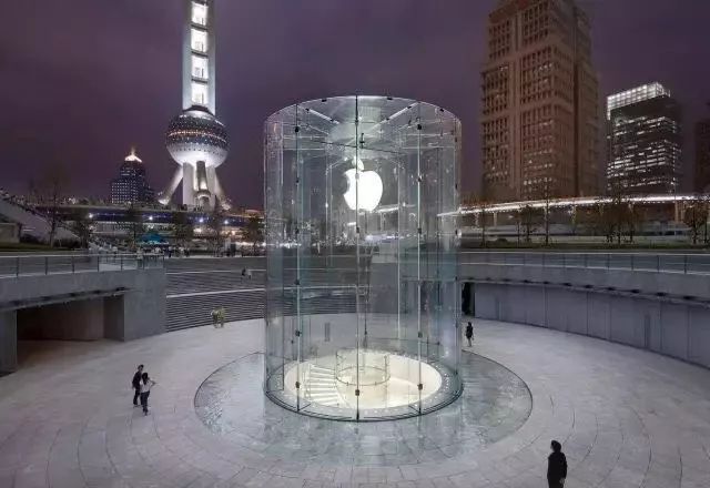 他是乔布斯最信赖的人，拿建筑界奥斯卡奖，过鸡汤式榜样生活！