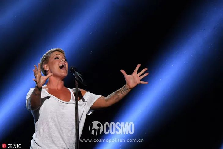 ladygaga和蕾哈娜谁更火,rihanna蕾哈娜和ladygaga