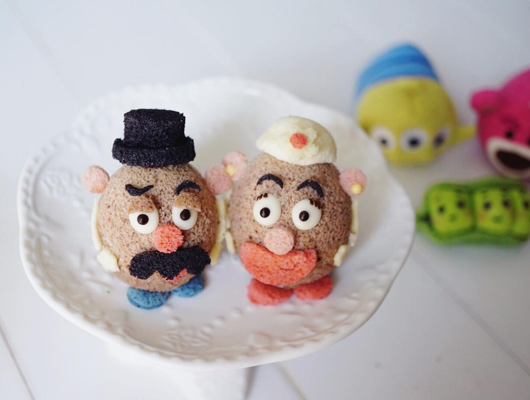 她用蛋糕，做了一个迪士尼亲友团