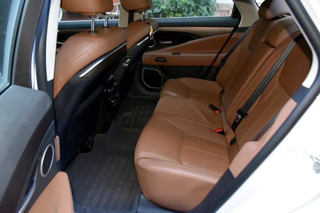 吉利博瑞2016款1.8t尊雅型评测,吉利博瑞2017新款1.8t尊尚型