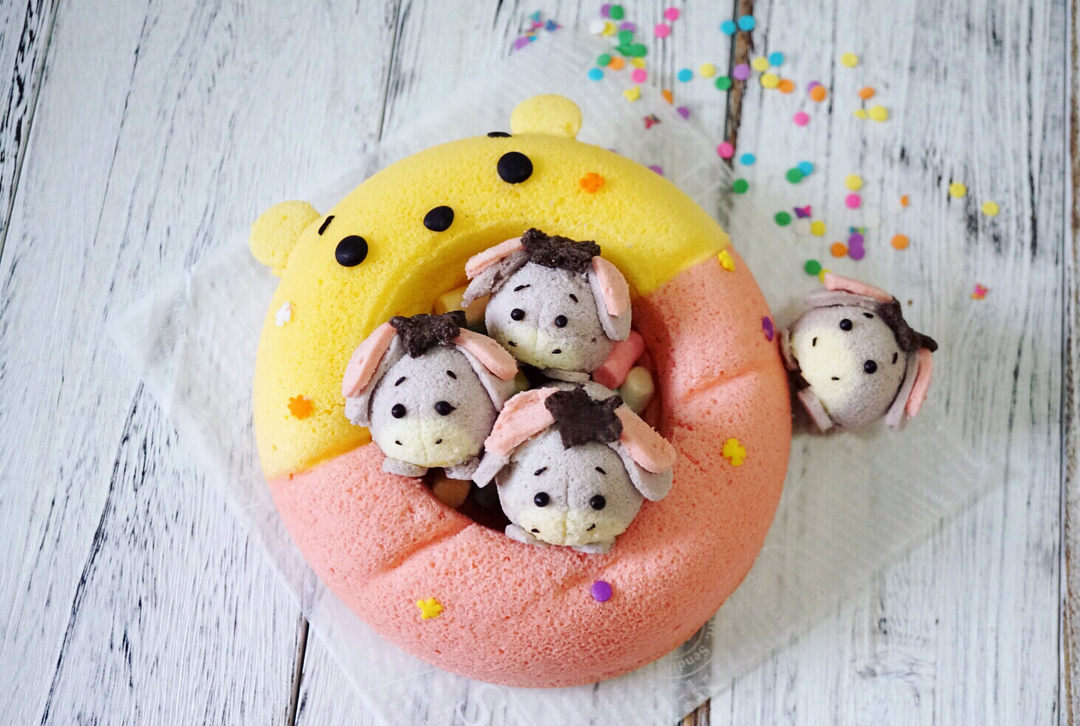 她用蛋糕，做了一个迪士尼亲友团