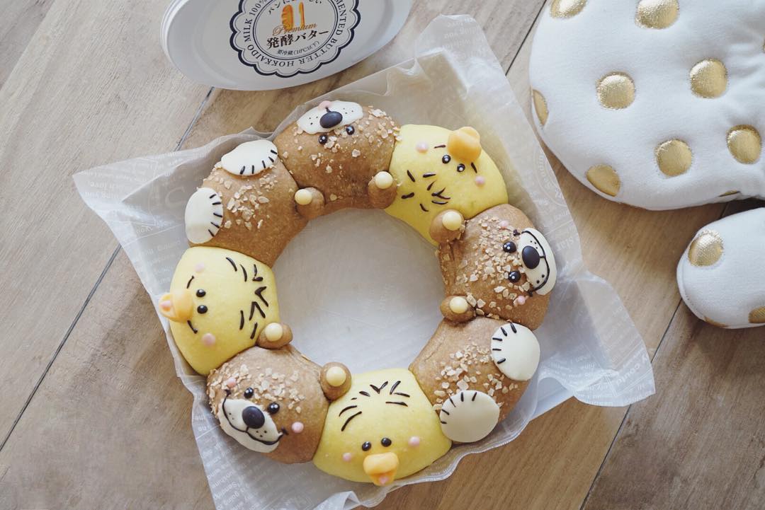 她用蛋糕，做了一个迪士尼亲友团