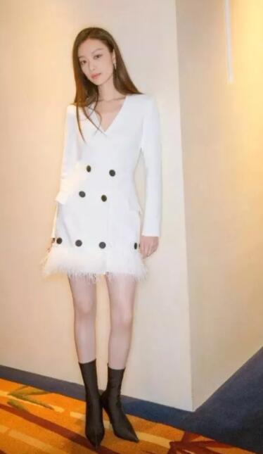 没有礼服的年会,没礼服怎么办