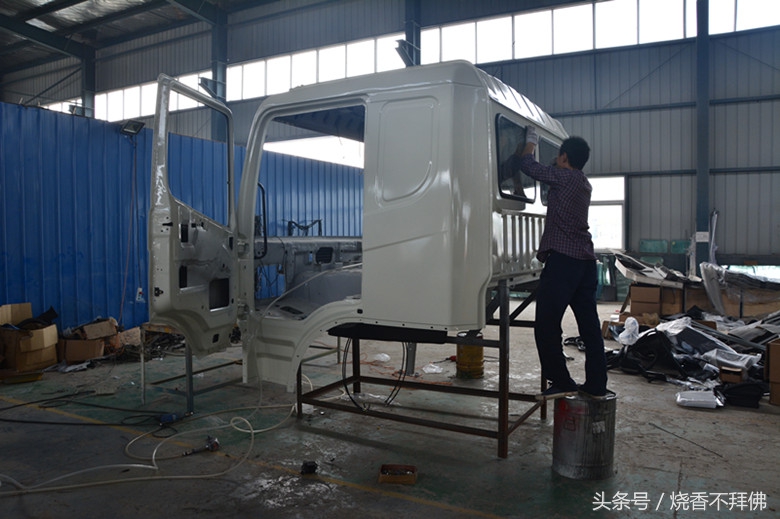 大公司走出来的随州手艺人，红岩金刚杰狮驾驶室一小时装一台