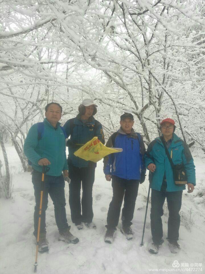 天池长白山雪岭,雨天天池山