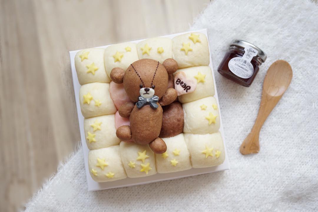 她用蛋糕，做了一个迪士尼亲友团