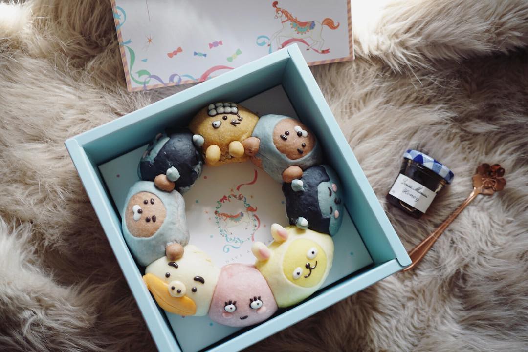 她用蛋糕，做了一个迪士尼亲友团