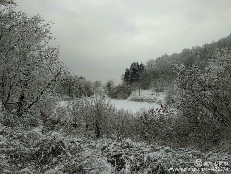 天池长白山雪岭,雨天天池山