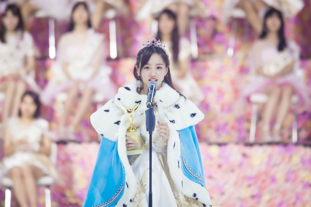 游戏废柴，用自己照片当屏保，可黄婷婷这个自恋girl只给*服私**6分