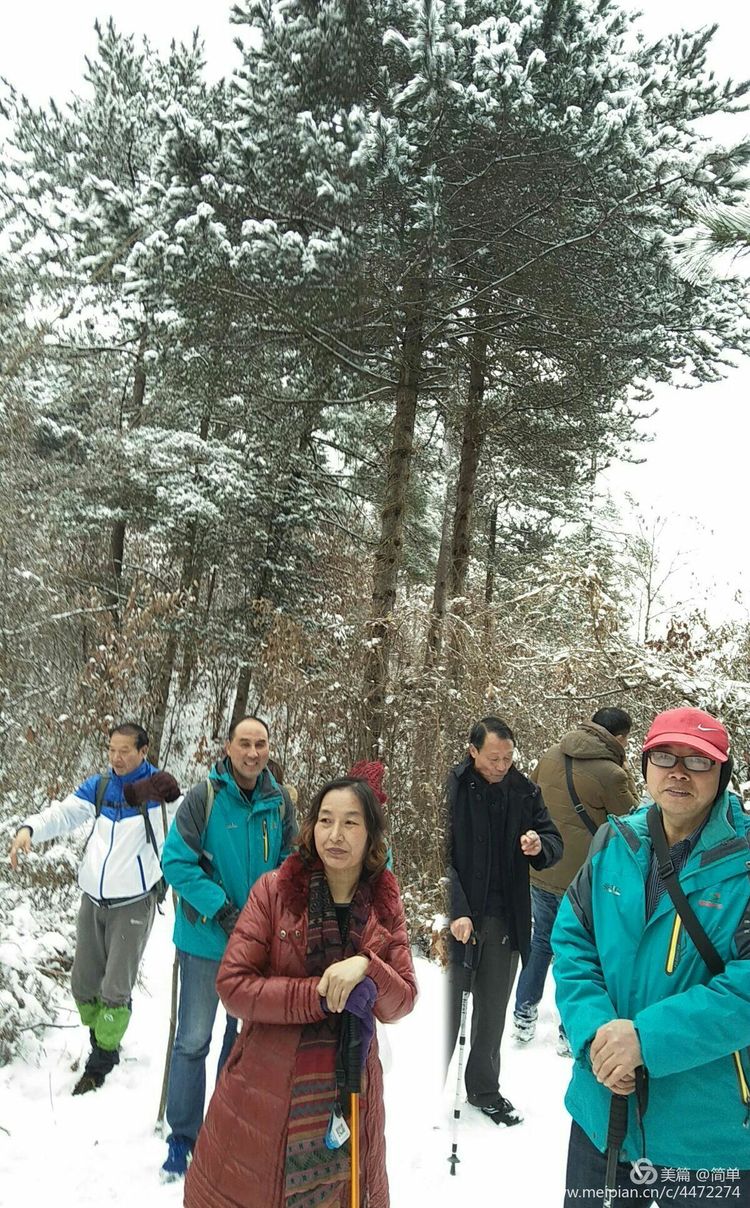 天池长白山雪岭,雨天天池山