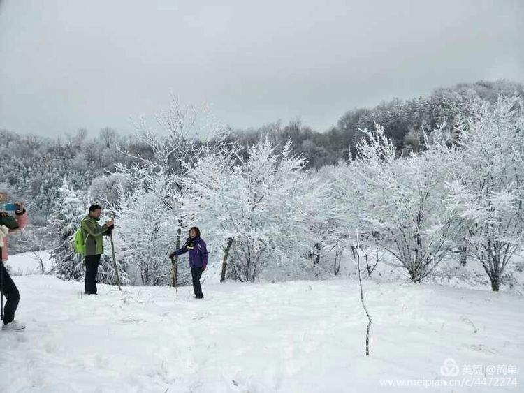 天池长白山雪岭,雨天天池山
