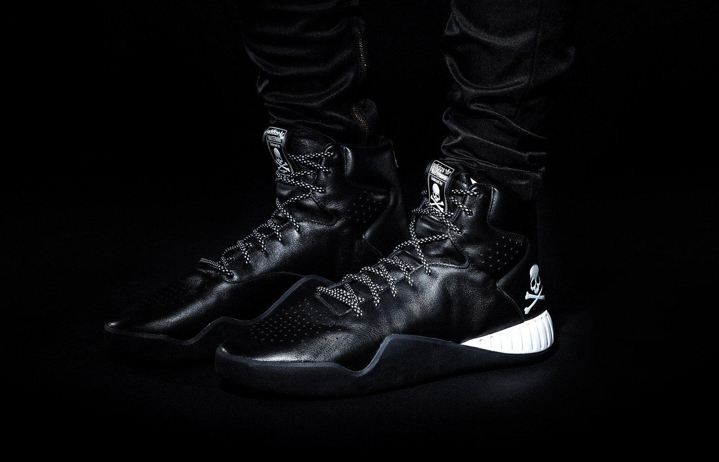 阿迪达斯米奇联名boost,阿迪达斯zx500彩虹联名