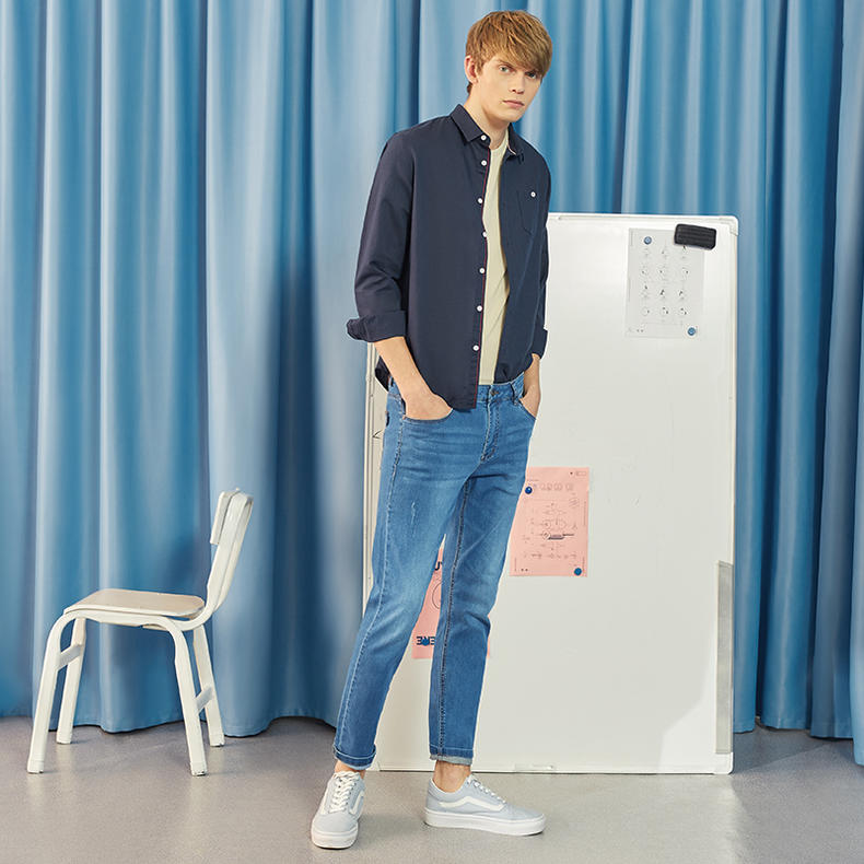 小脚牛仔裤帅气到爆,黑色小脚裤酷帅穿搭