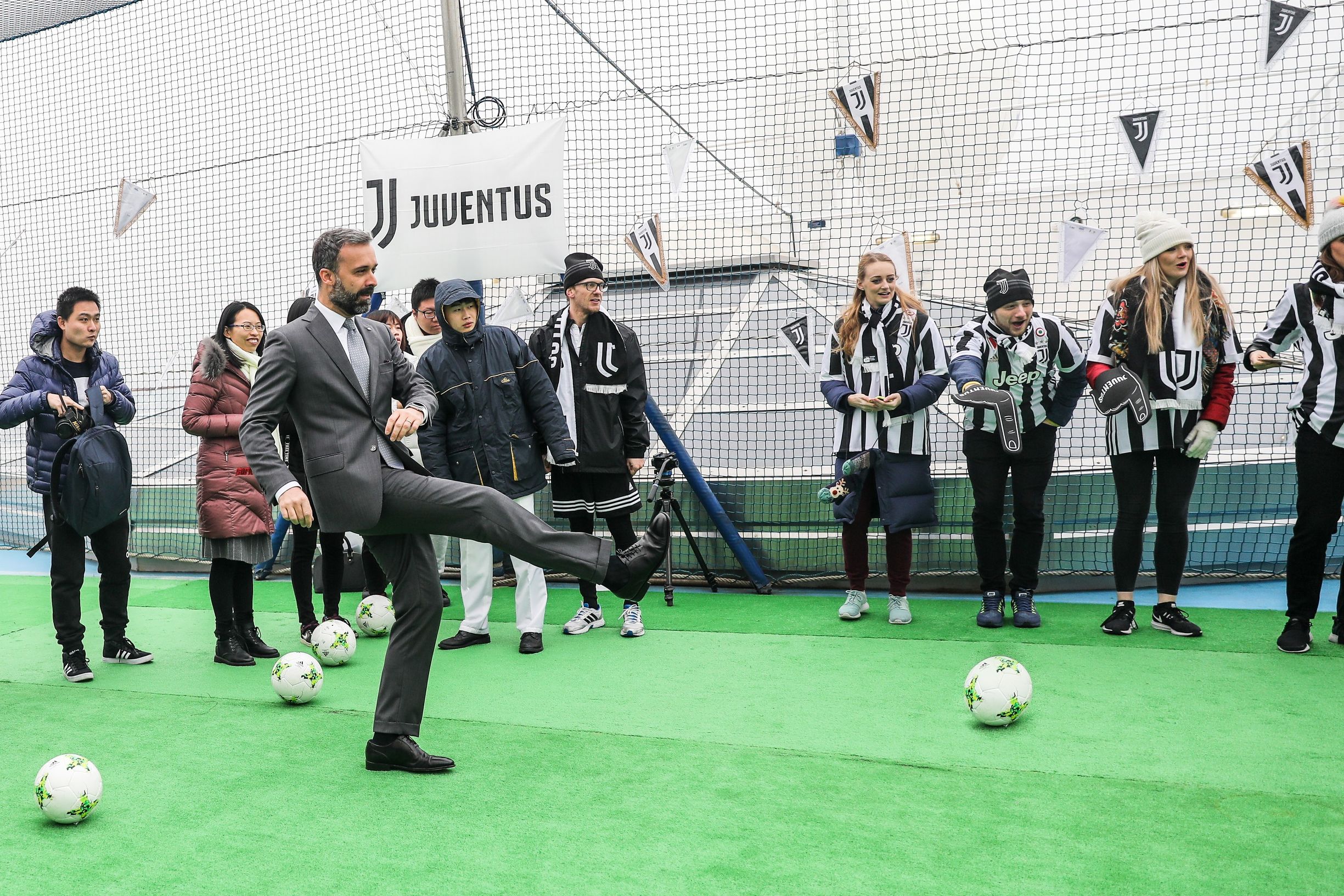 尤文图斯队歌完全版原唱,尤文图斯开场队歌