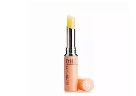 冬季唇干裂起皮用什么唇部精华,冬季唇干裂起皮用什么唇膏