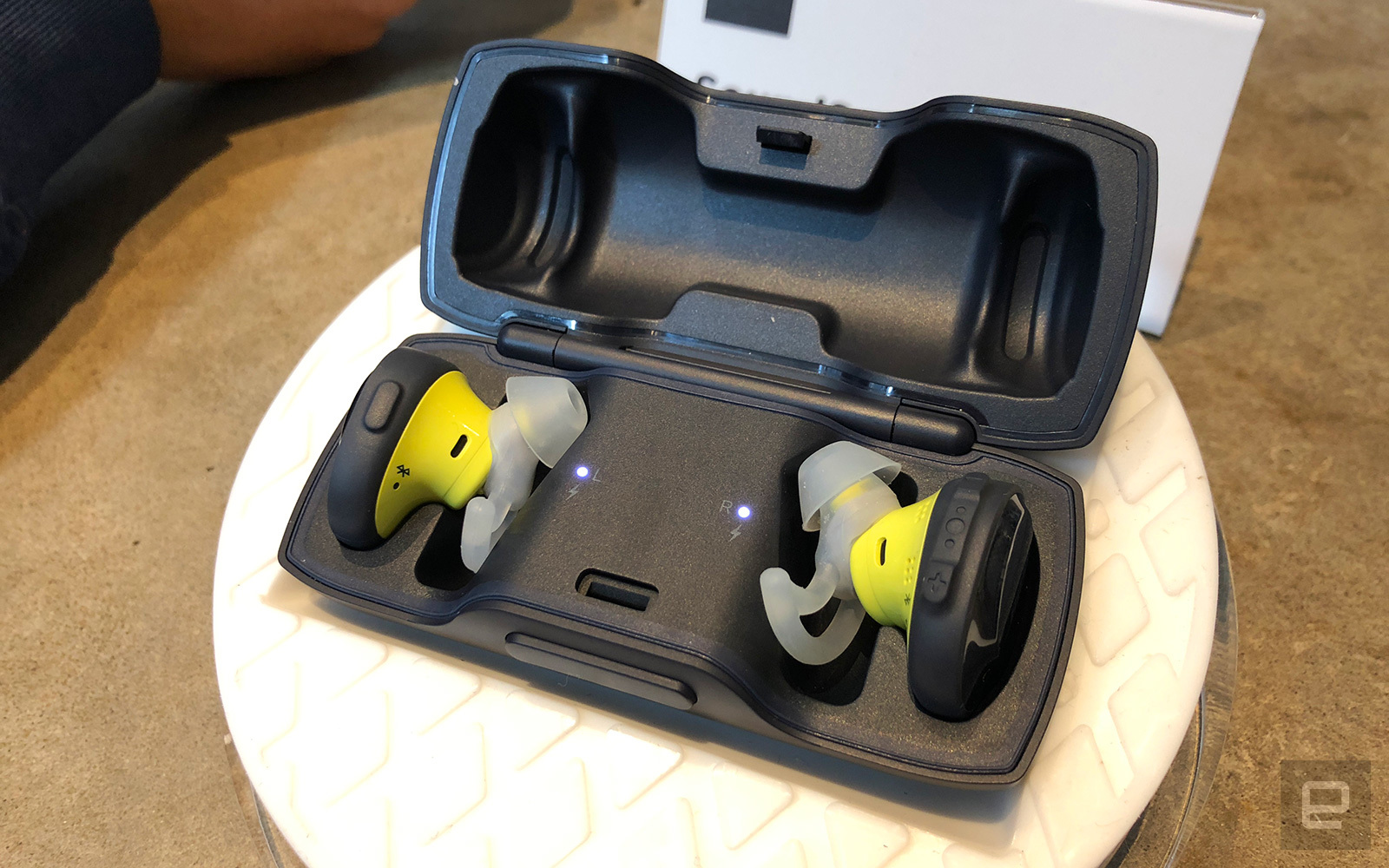 BoseSoundsportFree蓝牙耳机,bosesoundsportfree左耳朵没声