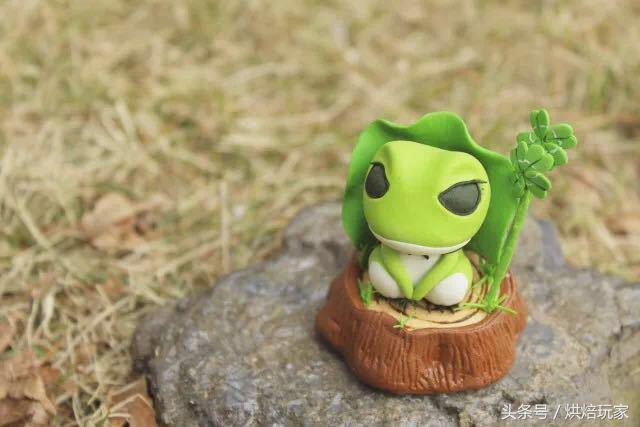 超萌的佛系蛙蛙你在家等蛙而我蛙在家等我