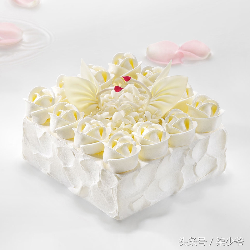 黑天鹅蛋糕还是白天鹅蛋糕好看,好利来黑天鹅艺术蛋糕