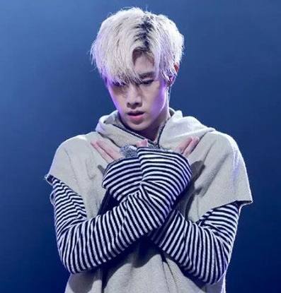 秋冬季日照清爽好打理的男生发型,男生韩式气垫烫发型